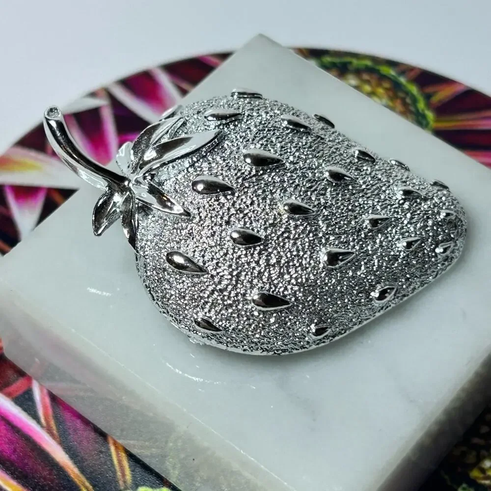 Sarah Cov Strawberry Ice brooch pin Silver tone Vintage #E419 like new!!